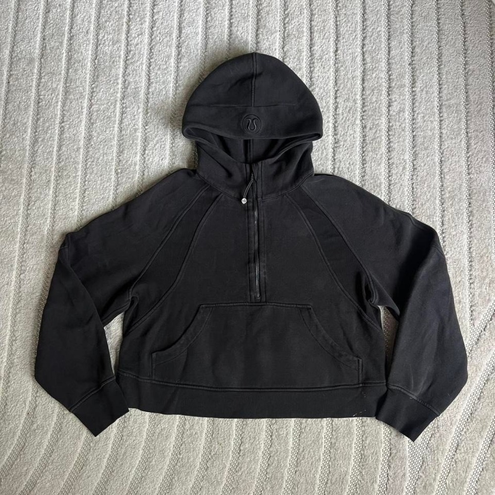 Lululemon Black scuba half zip size M/L Athleisure Workout Sportswear Yoga